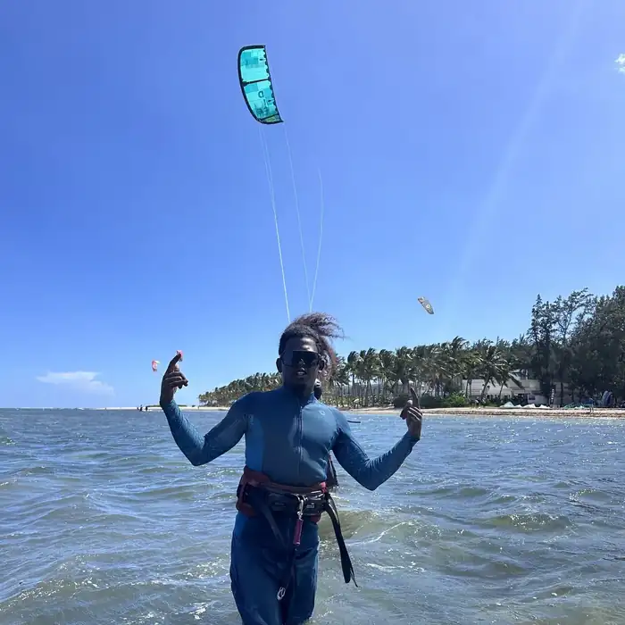 Moniteur de Born To Kite dans le lagon du Morne