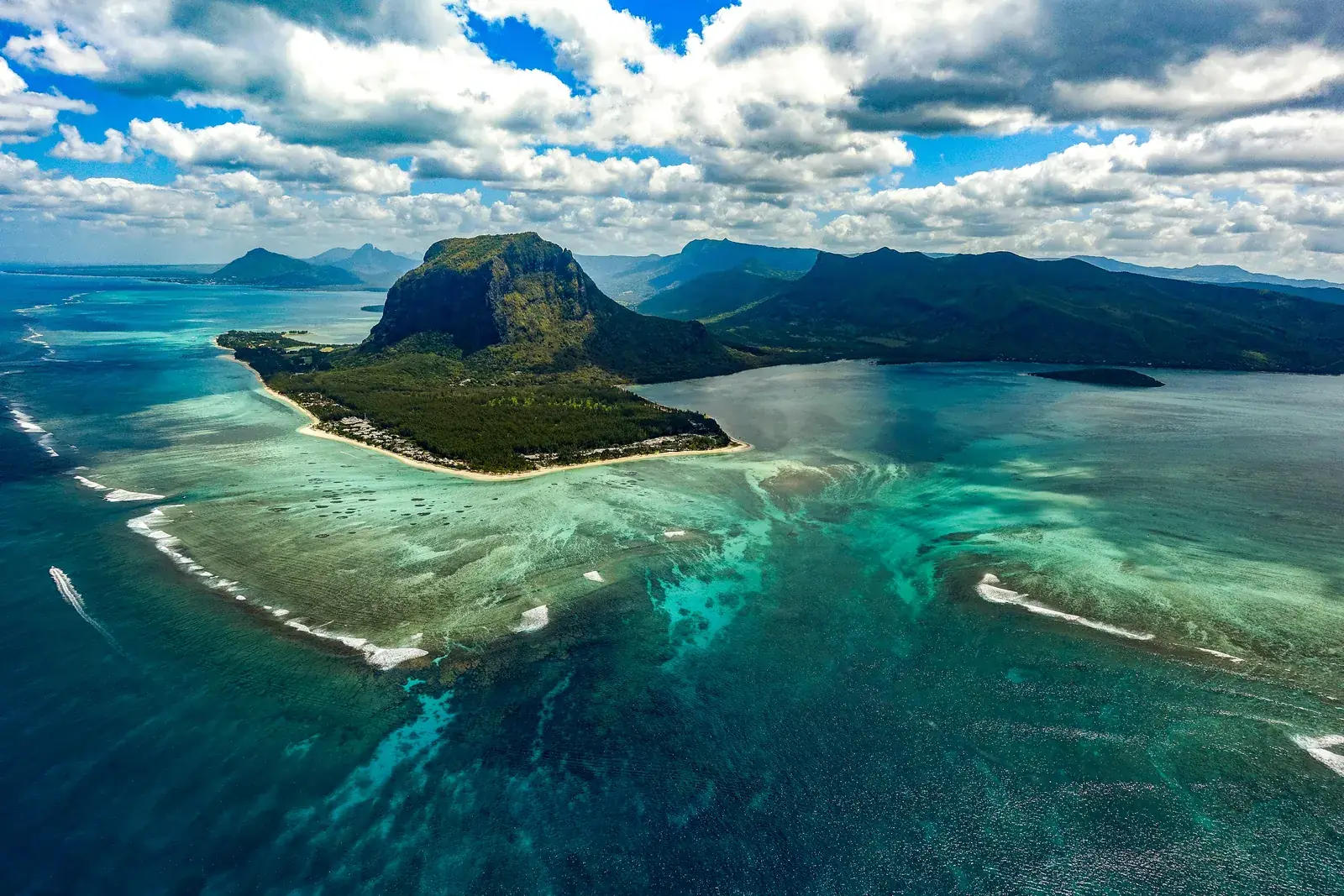 Le Morne et son lagon vus du ciel, île Maurice
